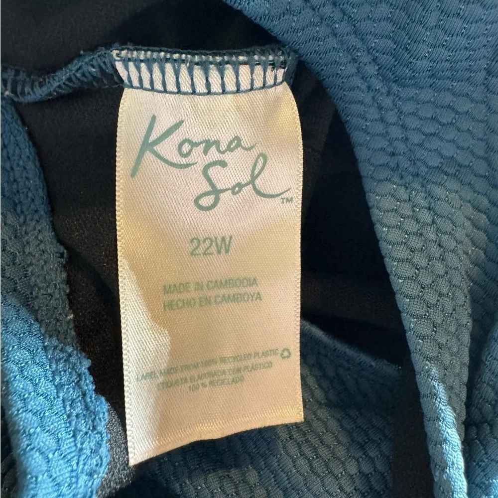 Kona Sol Women's Swimsuit Size 24W Teal Keyhole Back Ruched Center Adj‎ Straps